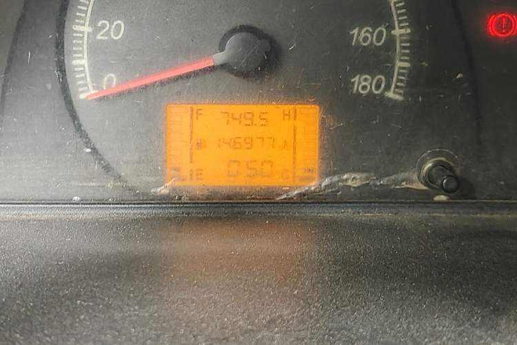 Used Wuling Zhiguang 2013 1.0L Practical Version Odometer Close Up