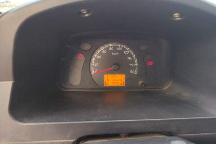 Used Wuling Zhiguang 2013 1.0L Practical Version Odometer Close Up