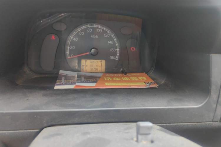 Used Wuling Zhiguang 2013 1.0L Base Version Odometer Close Up