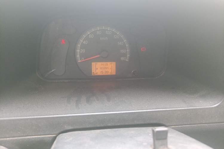 Used Wuling Zhiguang 2013 1.0L Practical Version Odometer Close Up