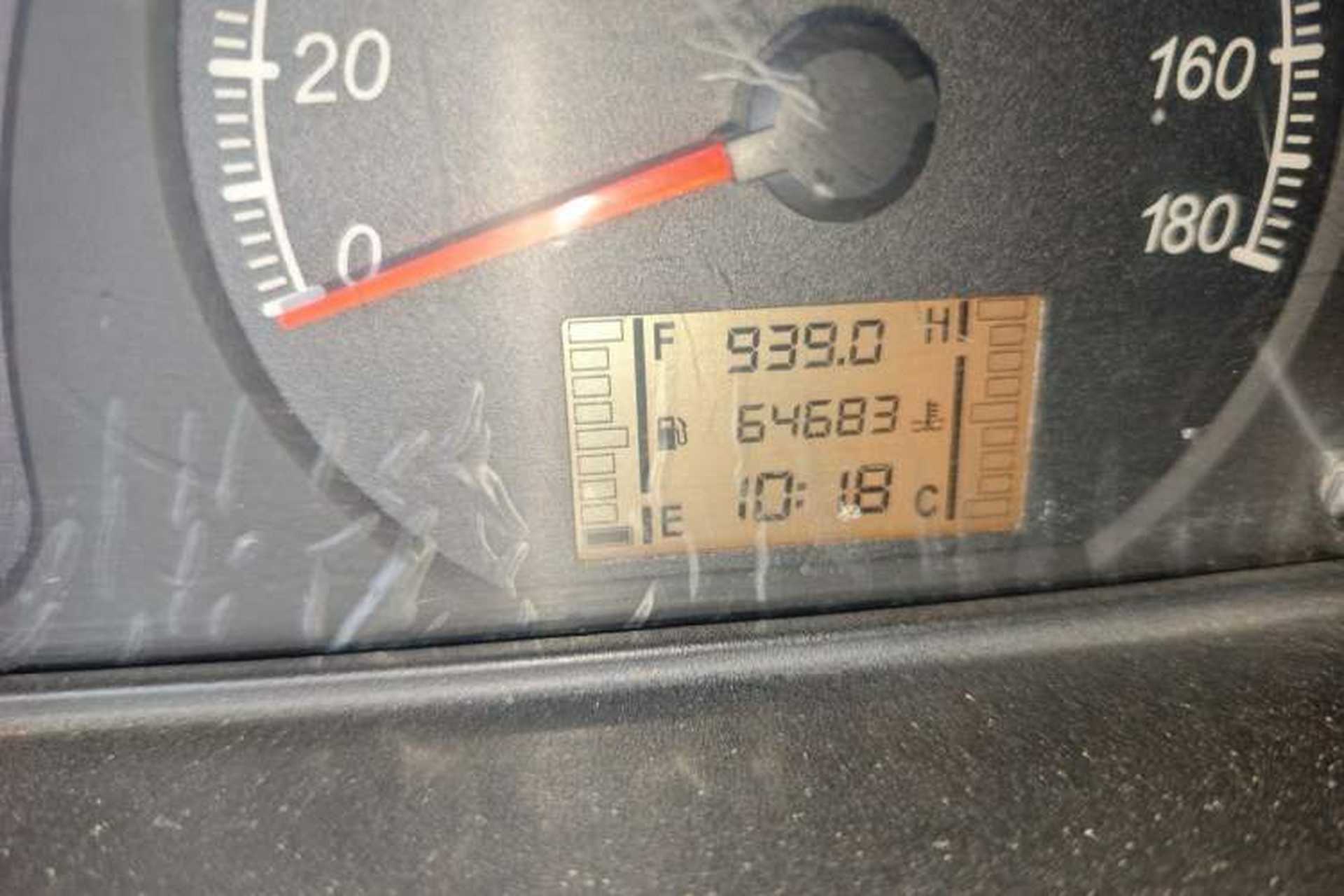 Used Wuling Zhiguang 2013 1.0L Practical Version Odometer Close Up