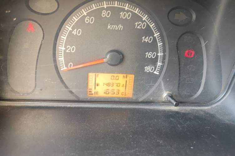 Used Wuling Zhiguang 2013 1.0L Practical Version Odometer Close Up