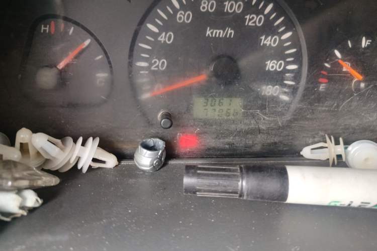 Used Wuling Zhiguang 2013 1.0L Practical Version Odometer Close Up
