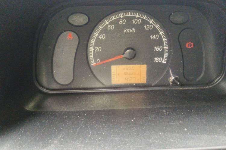 Used Wuling Zhiguang 2013 1.0L Practical Version Odometer Close Up