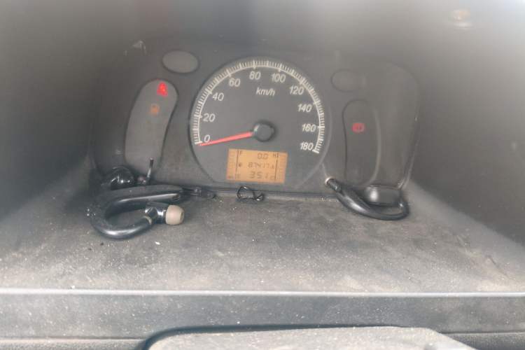 Used Wuling Zhiguang 2013 1.0L Base Version Odometer Close Up