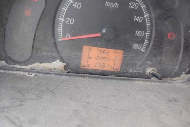 Used Wuling Zhiguang 2013 1.0L Practical Version Odometer Close Up