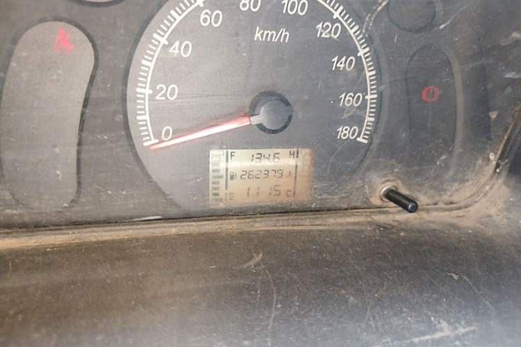 Used Wuling Zhiguang 2013 1.0L Base Version Odometer Close Up