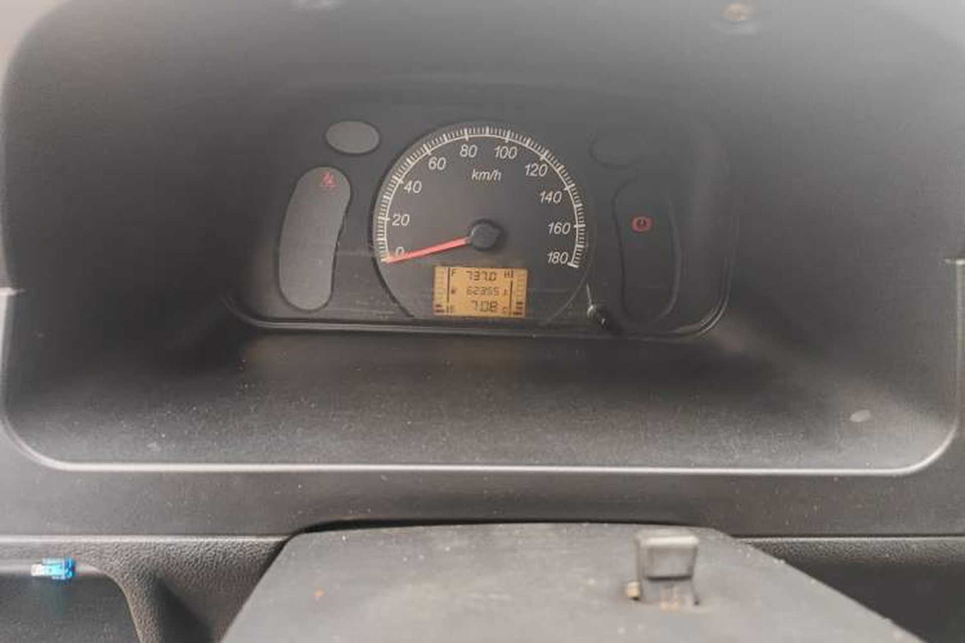 Used Wuling Zhiguang 2013 1.0L Practical Version Odometer Close Up