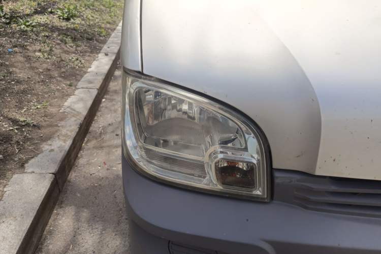 Used Wuling Zhiguang 2013 1.0L Practical Version Right Front Headlight