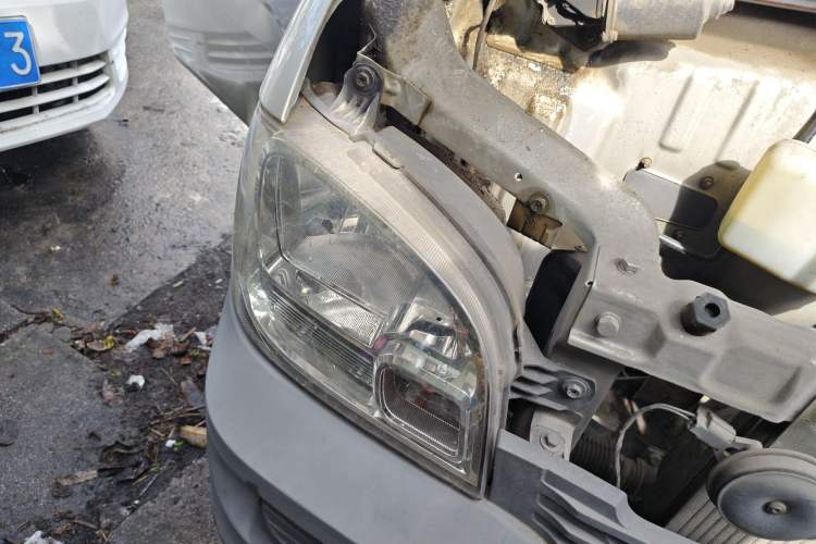 Used Wuling Zhiguang 2013 1.0L Practical Version Right Front Headlight