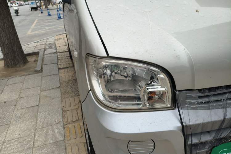 Used Wuling Zhiguang 2013 1.0L Practical Version Right Front Headlight