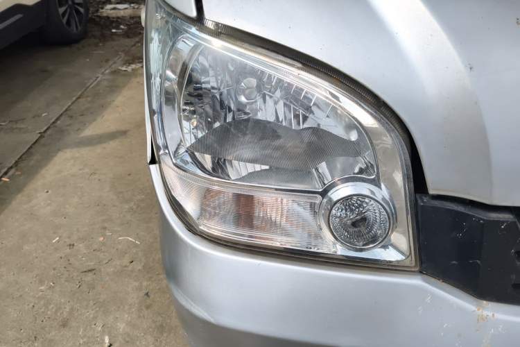 Used Wuling Zhiguang 2013 1.0L Practical Version Right Front Headlight
