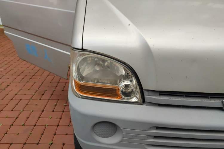 Used Wuling Zhiguang 2013 1.0L Practical Version Right Front Headlight