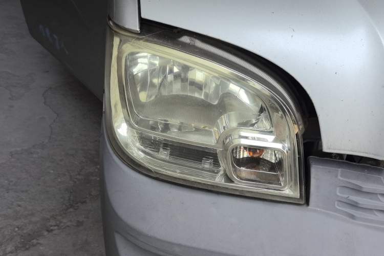 Used Wuling Zhiguang 2013 1.0L Practical Version Right Front Headlight
