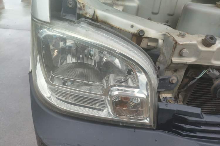 Used Wuling Zhiguang 2013 1.0L Practical Version Right Front Headlight