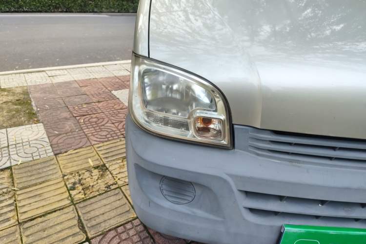 Used Wuling Zhiguang 2013 1.0L Practical Version Right Front Headlight