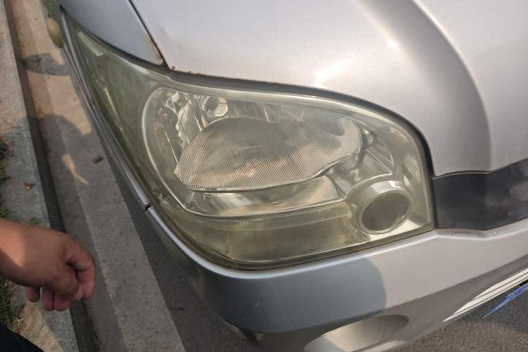 Used Wuling Zhiguang 2013 1.0L Practical Version Right Front Headlight