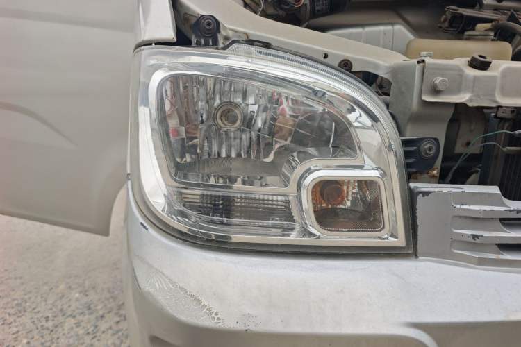 Used Wuling Zhiguang 2013 1.0L Practical Version Right Front Headlight