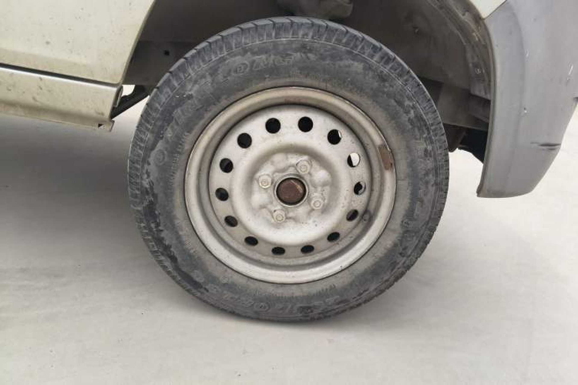 Used Wuling Zhiguang 2013 1.0L Practical Version Right Front Wheel Hub