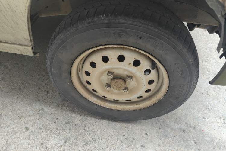 Used Wuling Zhiguang 2013 1.0L Practical Version Right Front Wheel Hub