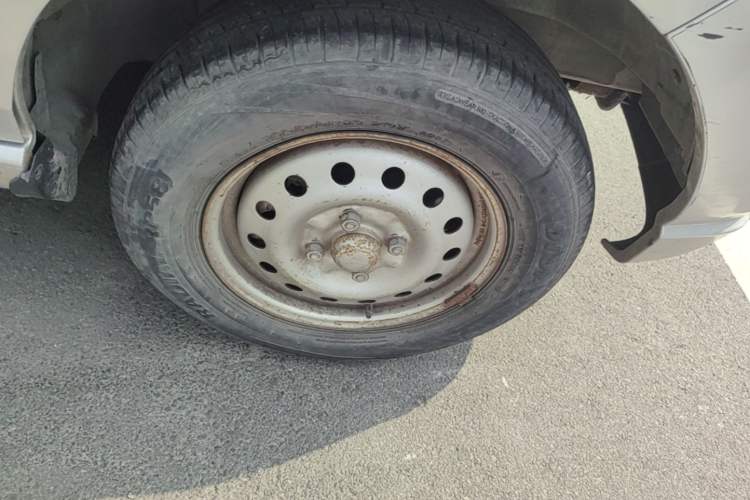 Used Wuling Zhiguang 2013 1.0L Practical Version Right Front Wheel Hub