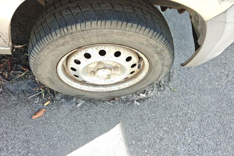 Used Wuling Zhiguang 2013 1.0L Practical Version Right Front Wheel Hub