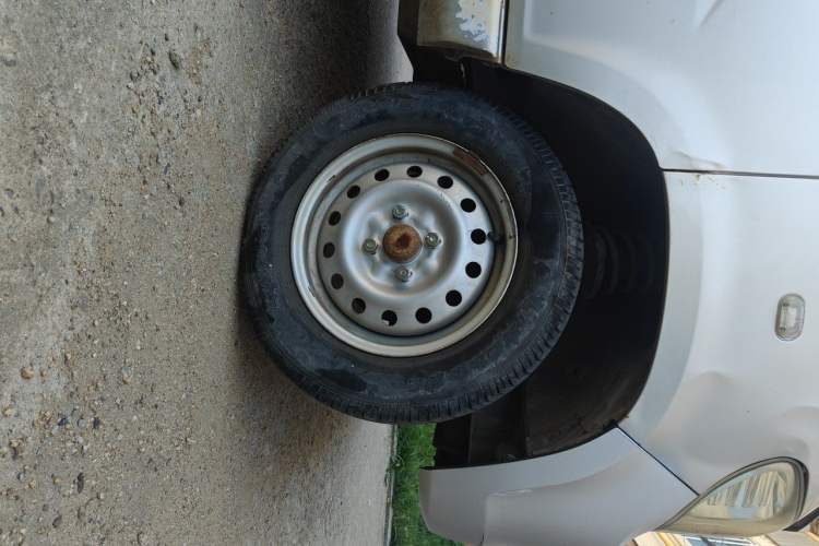 Used Wuling Zhiguang 2013 1.0L Practical Version Right Front Wheel Hub