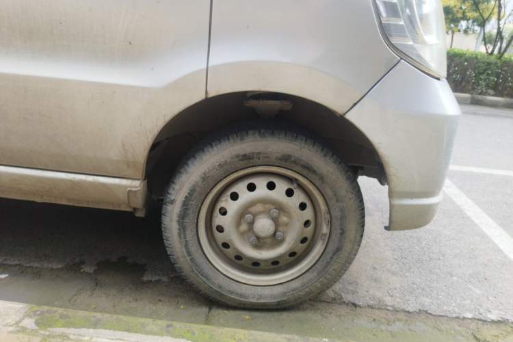 Used Wuling Zhiguang 2013 1.0L Practical Version Right Front Wheel Hub