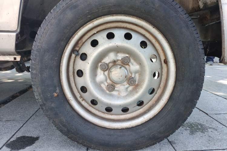 Used Wuling Zhiguang 2013 1.0L Base Version Right Front Wheel Hub
