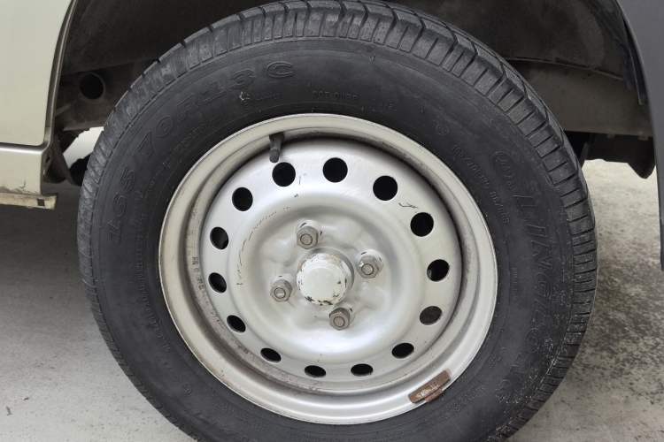 Used Wuling Zhiguang 2013 1.0L Base Version Right Front Wheel Hub