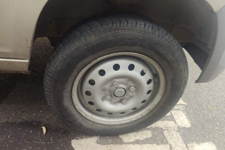 Used Wuling Zhiguang 2013 1.0L Practical Version Right Front Wheel Hub