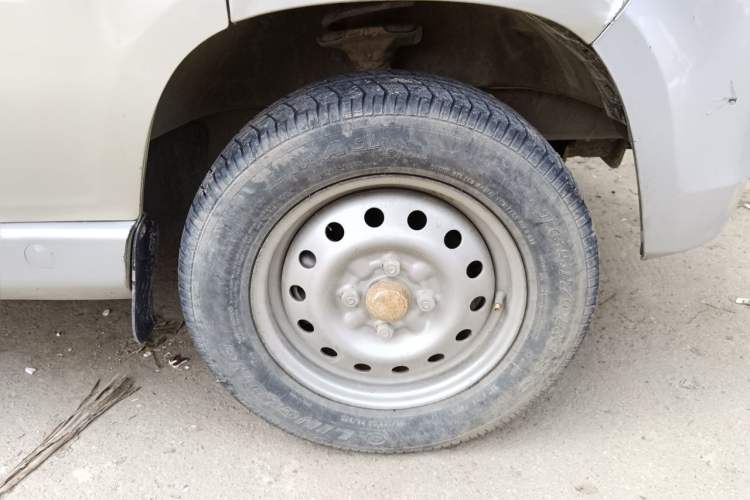 Used Wuling Zhiguang 2013 1.0L Practical Version Right Front Wheel Hub