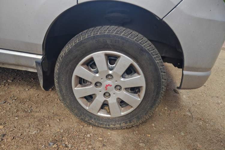 Used Wuling Zhiguang 2013 1.0L Practical Version Right Front Wheel Hub