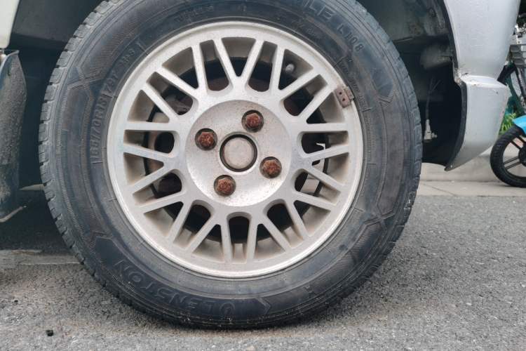 Used Wuling Zhiguang 2013 1.0L Practical Version Right Front Wheel Hub