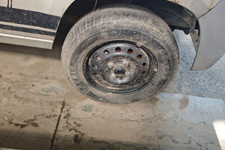Used Wuling Zhiguang 2013 1.0L Practical Version Right Front Wheel Hub