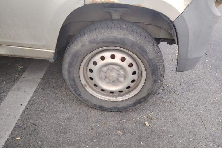 Used Wuling Zhiguang 2013 1.0L Practical Version Right Front Wheel Hub
