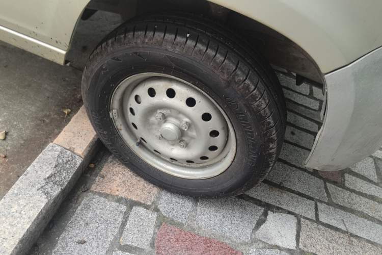 Used Wuling Zhiguang 2013 1.0L Base Version Right Front Wheel Hub