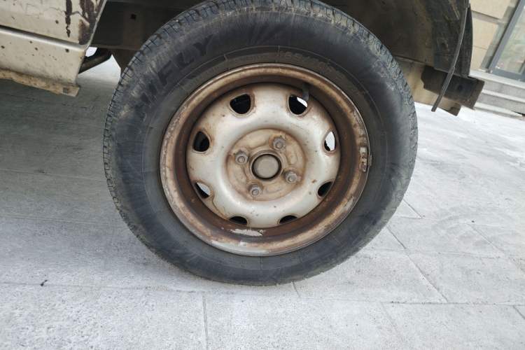 Used Wuling Zhiguang 2013 1.0L Practical Version Right Front Wheel Hub