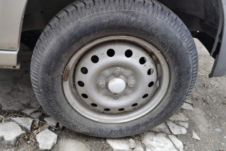 Used Wuling Zhiguang 2013 1.0L Practical Version Right Front Wheel Hub
