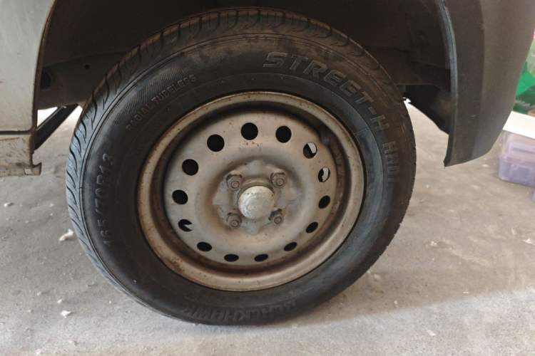 Used Wuling Zhiguang 2013 1.0L Practical Version Right Front Wheel Hub