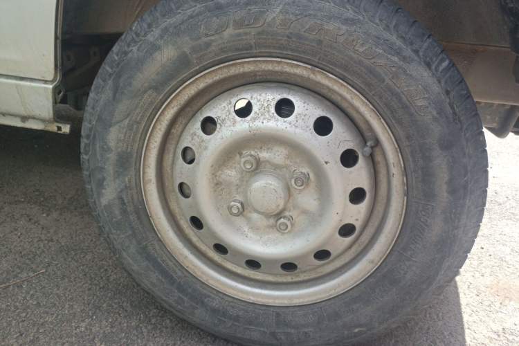 Used Wuling Zhiguang 2013 1.0L Practical Version Right Front Wheel Hub