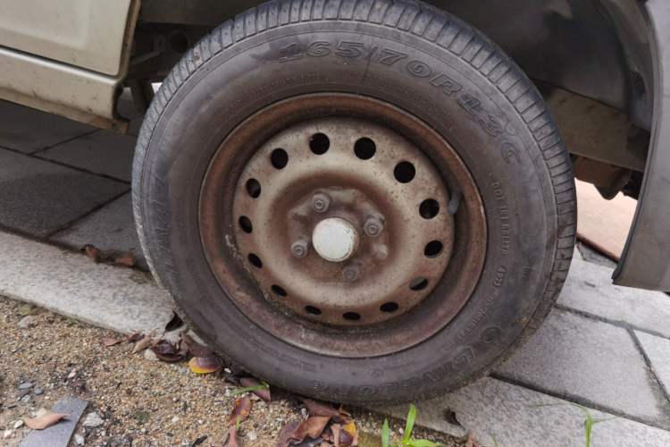 Used Wuling Zhiguang 2013 1.0L Practical Version Right Front Wheel Hub