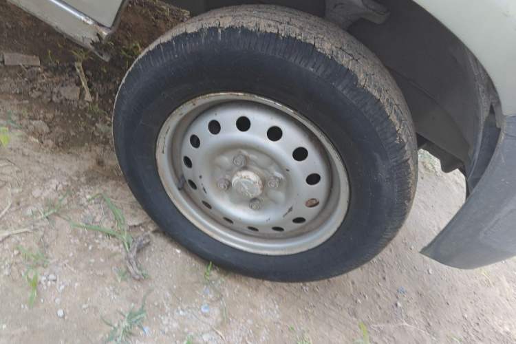 Used Wuling Zhiguang 2013 1.0L Practical Version Right Front Wheel Hub