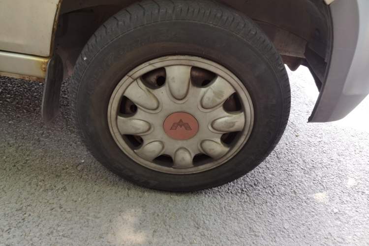 Used Wuling Zhiguang 2013 1.0L Practical Version Right Front Wheel Hub