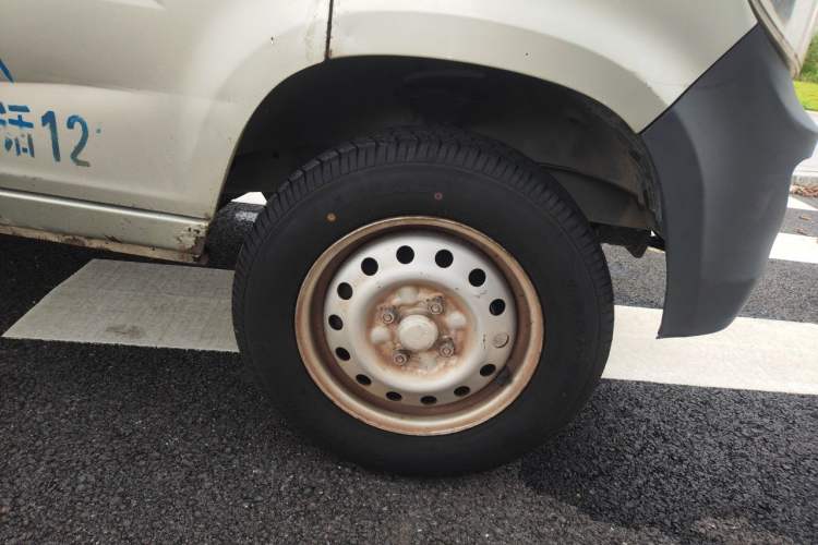 Used Wuling Zhiguang 2013 1.0L Practical Version Right Front Wheel Hub
