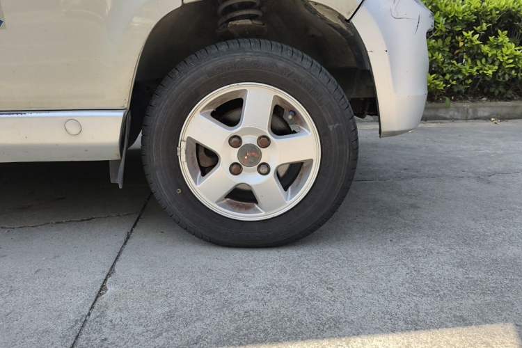 Used Wuling Zhiguang 2013 1.0L Practical Version Right Front Wheel Hub