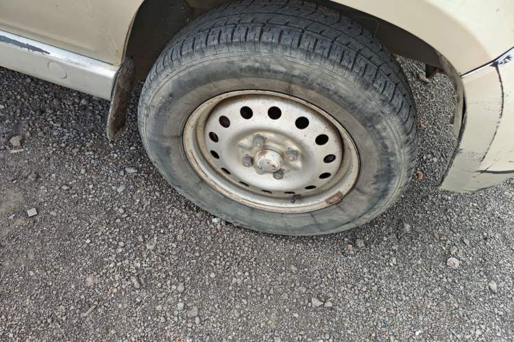 Used Wuling Zhiguang 2013 1.0L Practical Version Right Front Wheel Hub