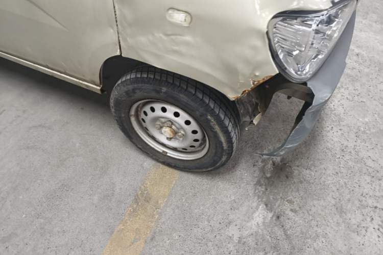 Used Wuling Zhiguang 2013 1.0L Practical Version Right Front Wheel Hub