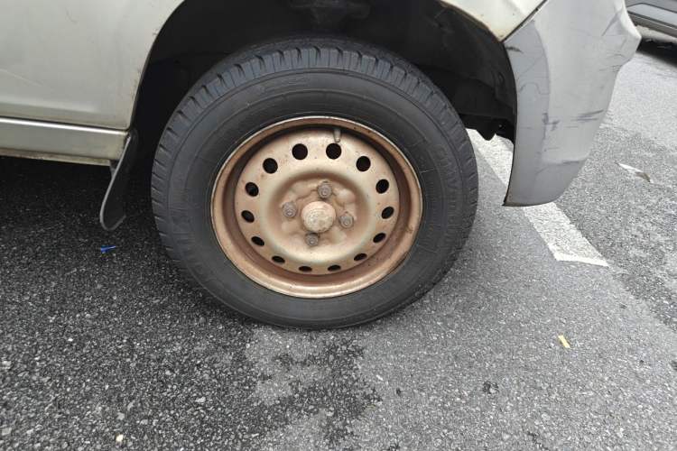 Used Wuling Zhiguang 2013 1.0L Practical Version Right Front Wheel Hub