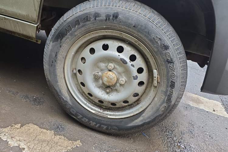 Used Wuling Zhiguang 2013 1.0L Practical Version Right Front Wheel Hub